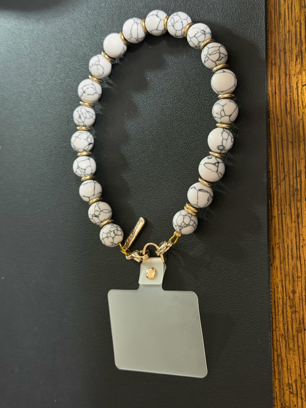 CASEMATE WHITE MARBLE PHONE WRISTLET CHARM